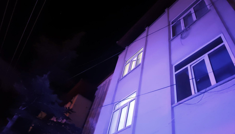 Esi eve almadi catidan girmek ister qloi